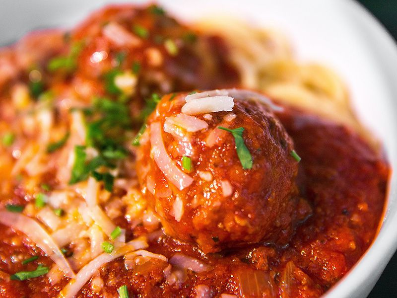 ALBONDIGAS A LA JARDINERA